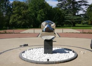 China Abstract Metal Art Sculptures / Metal Garden Statues Mirror Polishing wholesale