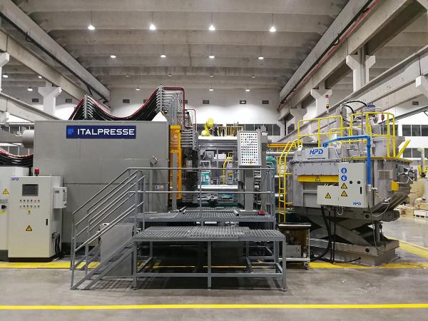 700KG Induction Aluminum Holding Furnace For Aluminium Melting Pouring Liquid