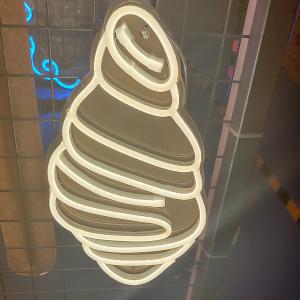China Croissant horn package neon sign wall lighting deco led neon flex tube wholesale