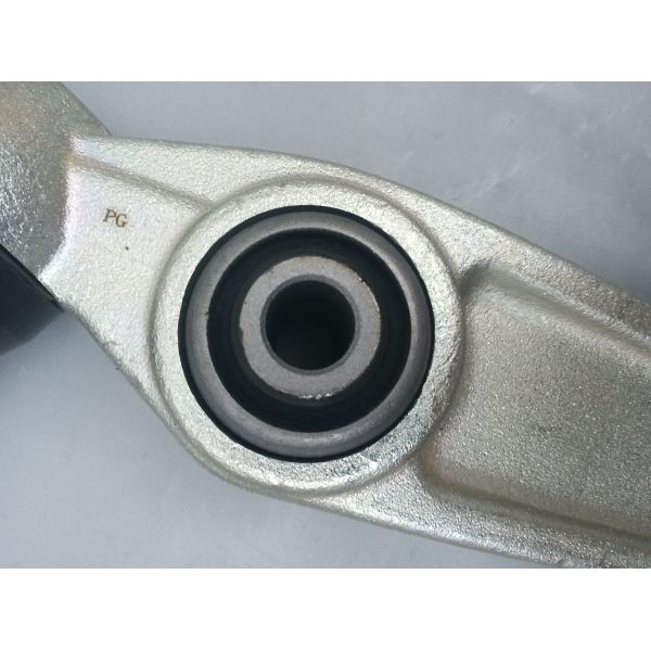 Hot selling right front lower control arm 31126771894 for E70