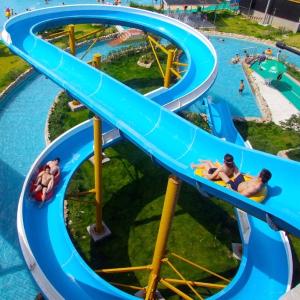 China Customizable Color Design Spiral Water Slide For Unique Water Park Attraction wholesale