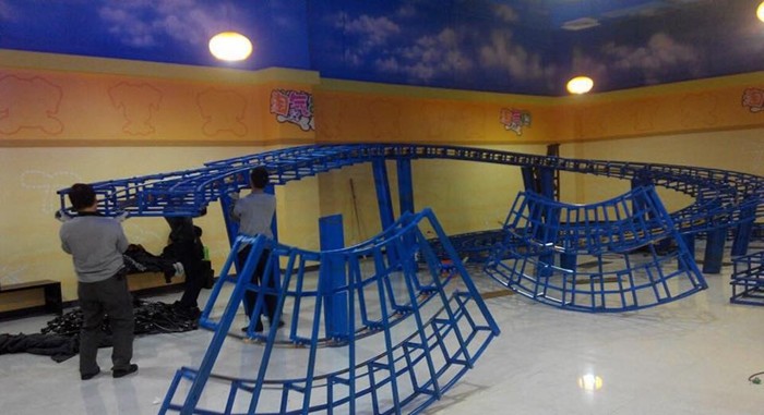 Outdoor Mini Shuttle Small Train Rides With Anti Rust And Automobile Painting