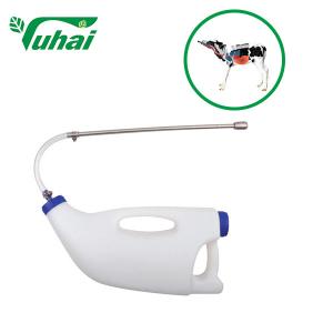 China One Gallon Calf Feeding Bottles PE Fluid Feeder Cow Feeder wholesale
