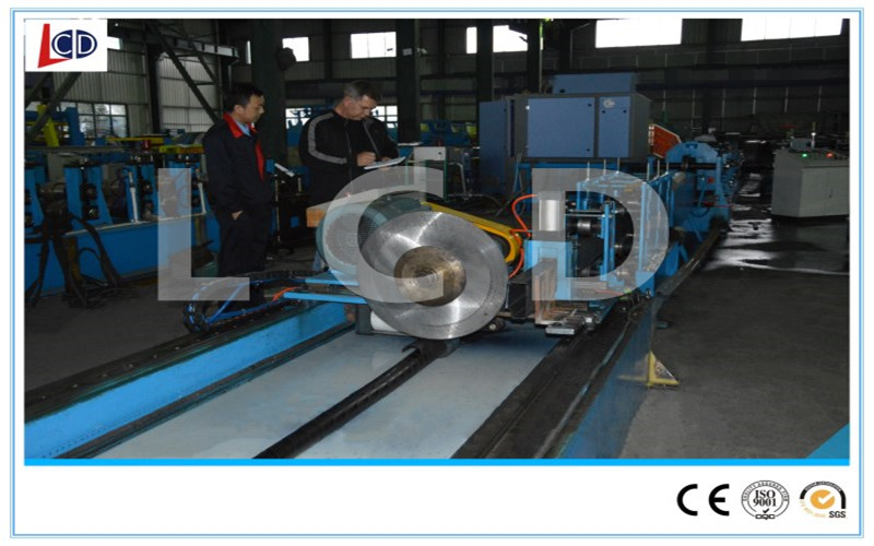 Customized Round Welded Pipe Production Line Safe Using Flying Saw Cutting