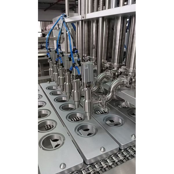 CE certificate LC-672CF Fully Automatic Vacuum Disc Salad dressings, sauces, fruit purees, meat purees, cups tray Filling and Sealing Machine