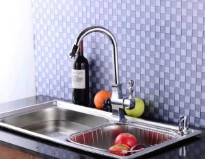 China Chrome plated streamline sleek design faucets kitchen fittings water taps wholesale
