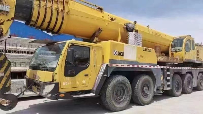 260t Truck Crane Mobile Crane Hydraulic Crane for Sale at Good Price