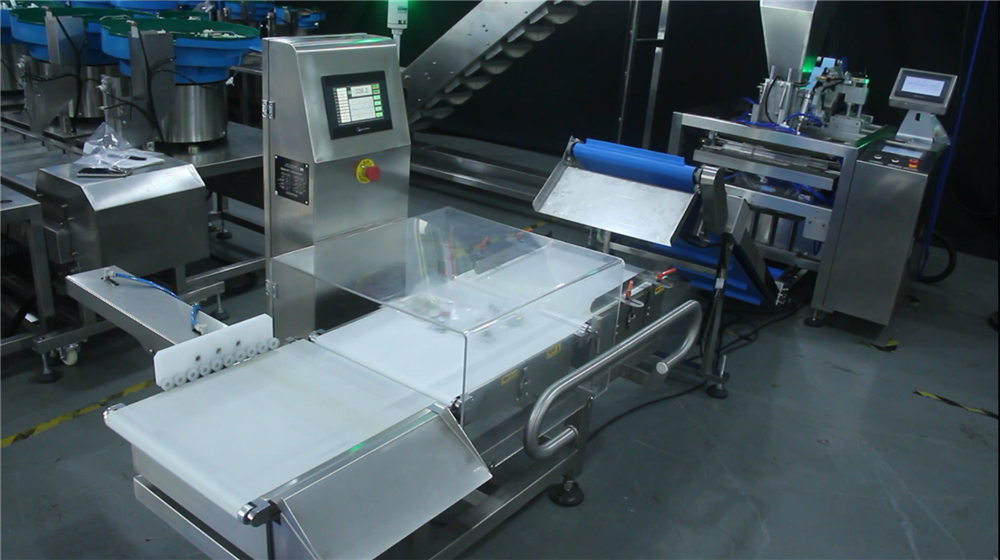 Hardware accessories automatic packaging machine toy cabinet lighting packaging machine equipment screw packaging machine caster