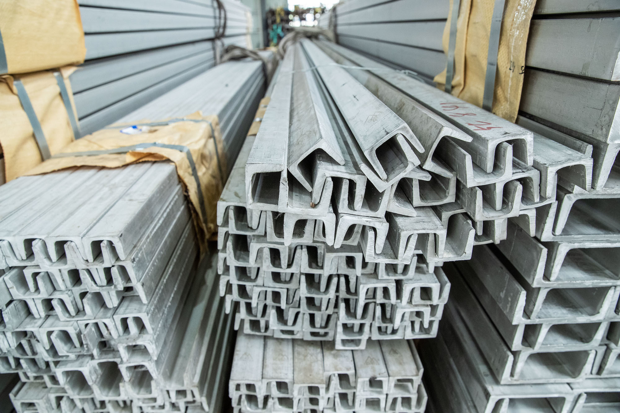 Strengthen Stainless Steel U Shape Channel 100mm 304 With A Fluted Section