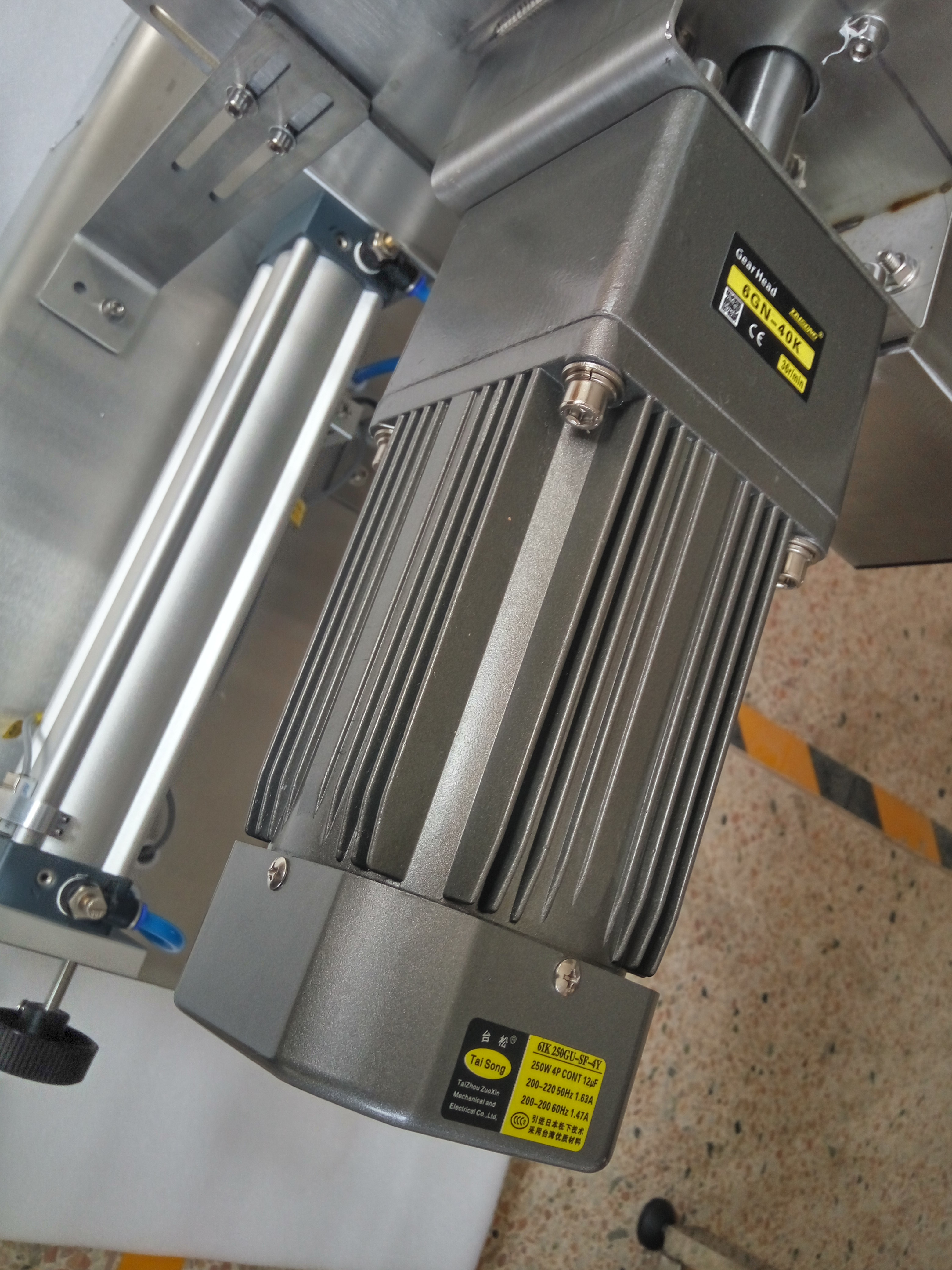 Sauce Bean Paste Liquid Paste Filling Machine With Mixer U Type Hopper