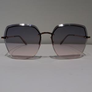 China Oversized Polarized Sunglasses Butterfly Shape , Polygon Anti Glare And Polarized Sunglasses wholesale
