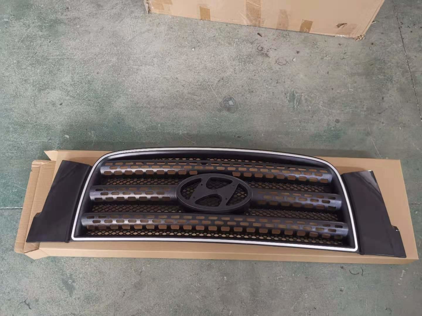 HYUNDAI HD78 Front Car Truck Grille Black Plastic OEM 86310-5L003