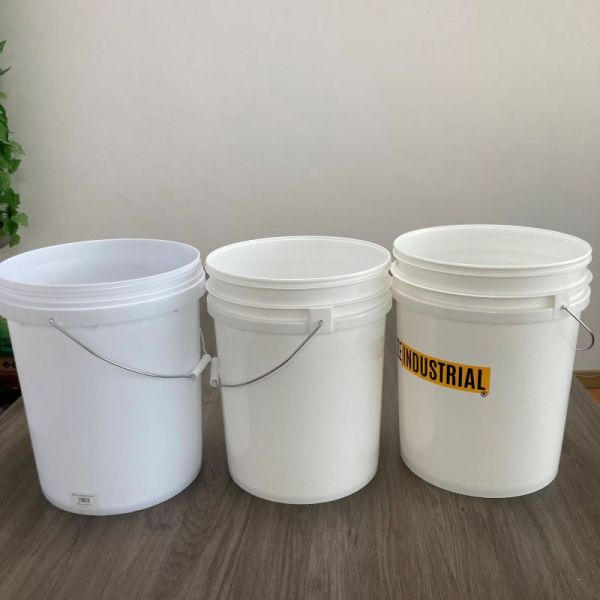 Drink Storage Made Simple 2 Gallon Plastic Bucket with Tamper Evident Lid