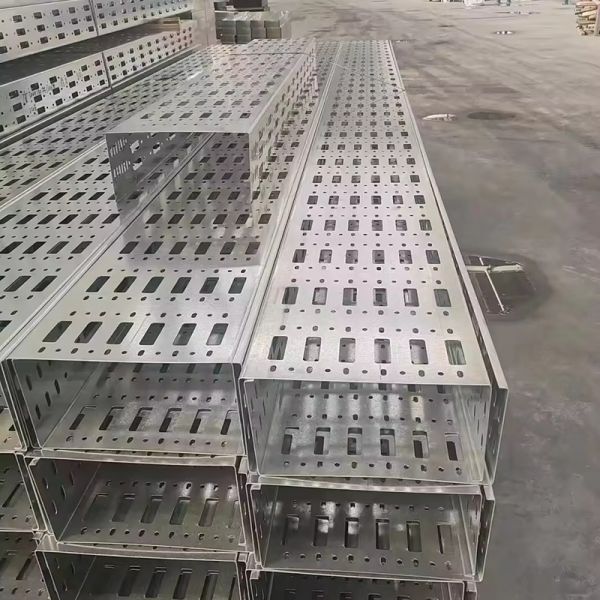 Smooth Galvanized Cable Tray for Easy Installation and Maintenance