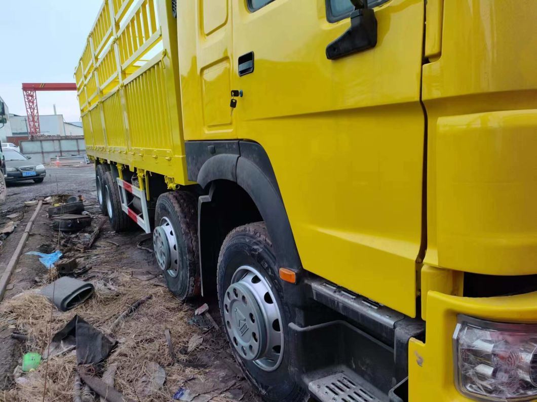 Sinotruck HOWO 6*4 Box Truck Secondhand Truck Yellow Color