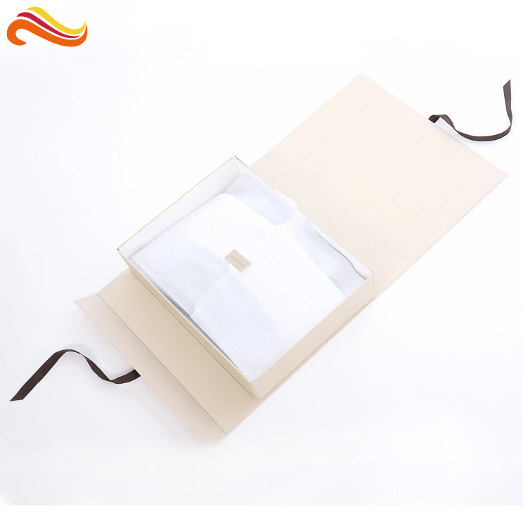 Apparel 16x16x2.5cm Cardboard Paper Packaging Box With Ribbon
