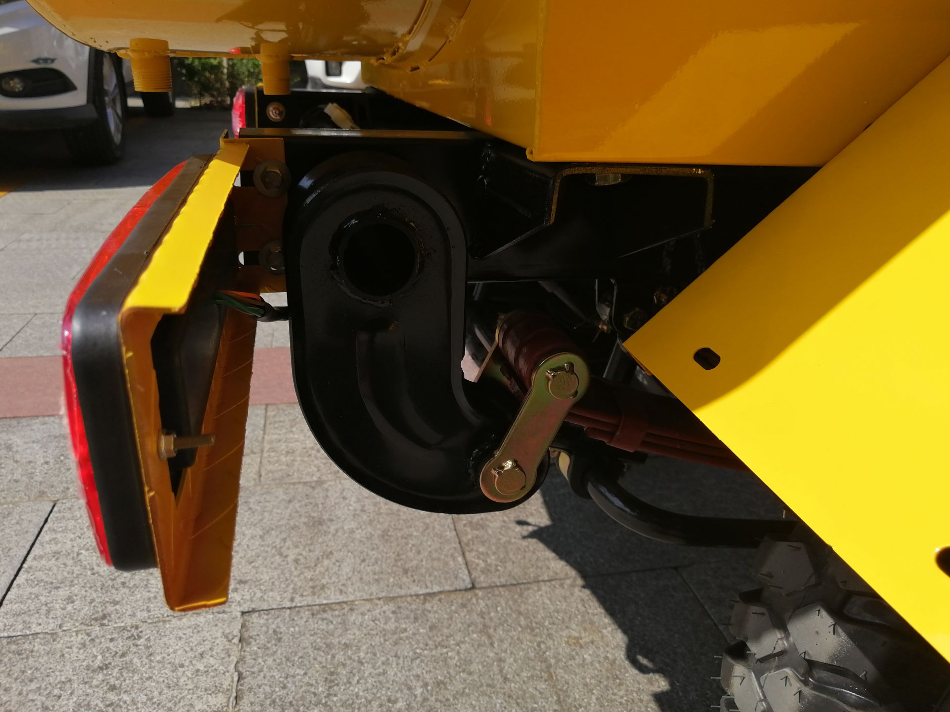 1000L Water/Oil Motorcycle Tricycle With Rear Spring Leafs 5 2 And Five Wheels