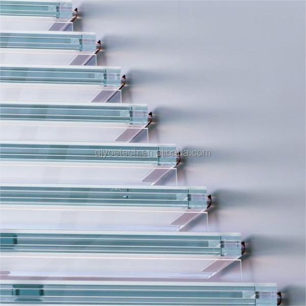 Staircase Floor Decoration 3-15mm Thickness Anti Slip Satin Acid Etch Laminated