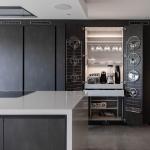 Modern Flat Edge Countertop Black Lacquer Kitchen Cabinets with Quartz Stone