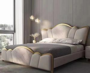 China Luxurious Hotel Bedroom Furniture Solid Wood King Size Beds wholesale