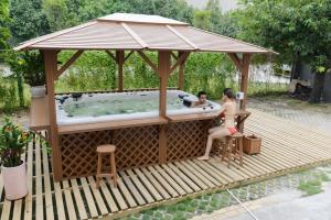 China 5.2 Meters Endless Swimming Pool Outdoor Swim Spa Hot Tub With 4 Seats wholesale