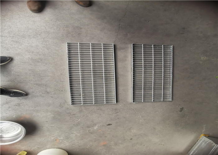 Pedestrian Catwalk Steel Grating Serrated Hot Dipped Galvanized Grating