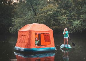 China Orange / Blue Inflatable Shoal Floating Tent / Portable Beach Pop Up Tent wholesale