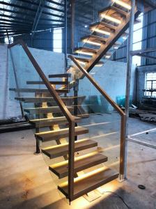 China Straight Stringer Staircase VK03S Tread: beech Railing: tempered glass Handrail: American oak Stringer: carbon steel wholesale