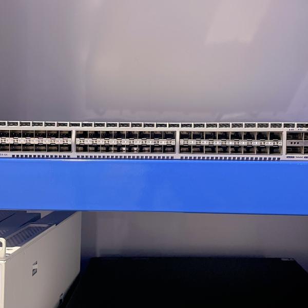 Private Mold Yes DCS-7050SX-64-R 48-Port 10G SFP 4-Port 40G QSFP Switch VLAN