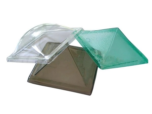 Polycarbonate Plastic Dome Skylight Pyramid Shape UV Coating Clear Color