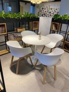China Dust Proof White Chair With Wooden Legs 80cm Polypropylene Outdoor Dining Chairs wholesale