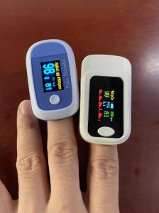 China Small OLED Fingertip Pulse Oximeter Manual Adjustable For SpO2 Pulse Monitoring on sale