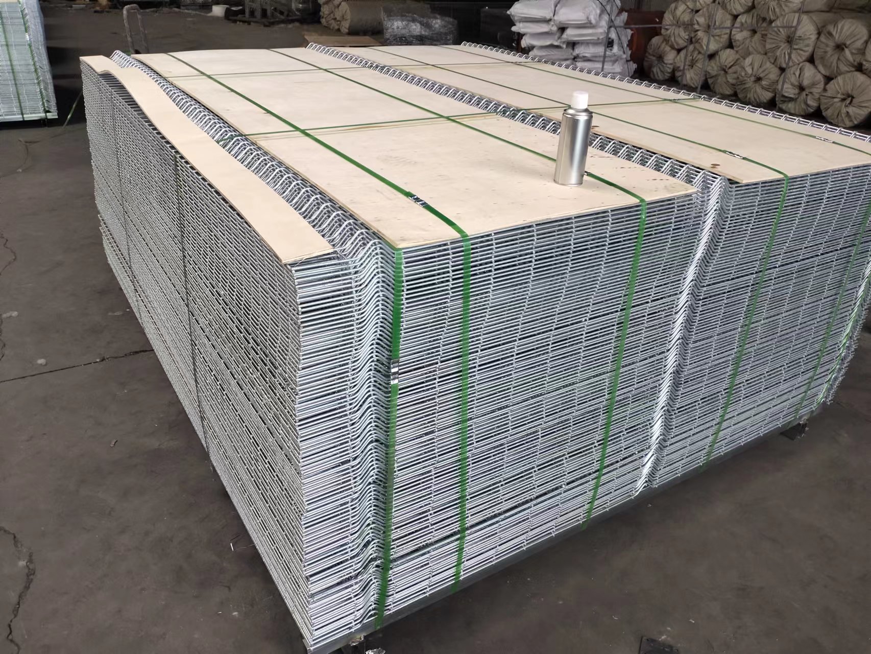 hot dipped galvanized curved mesh fence panel