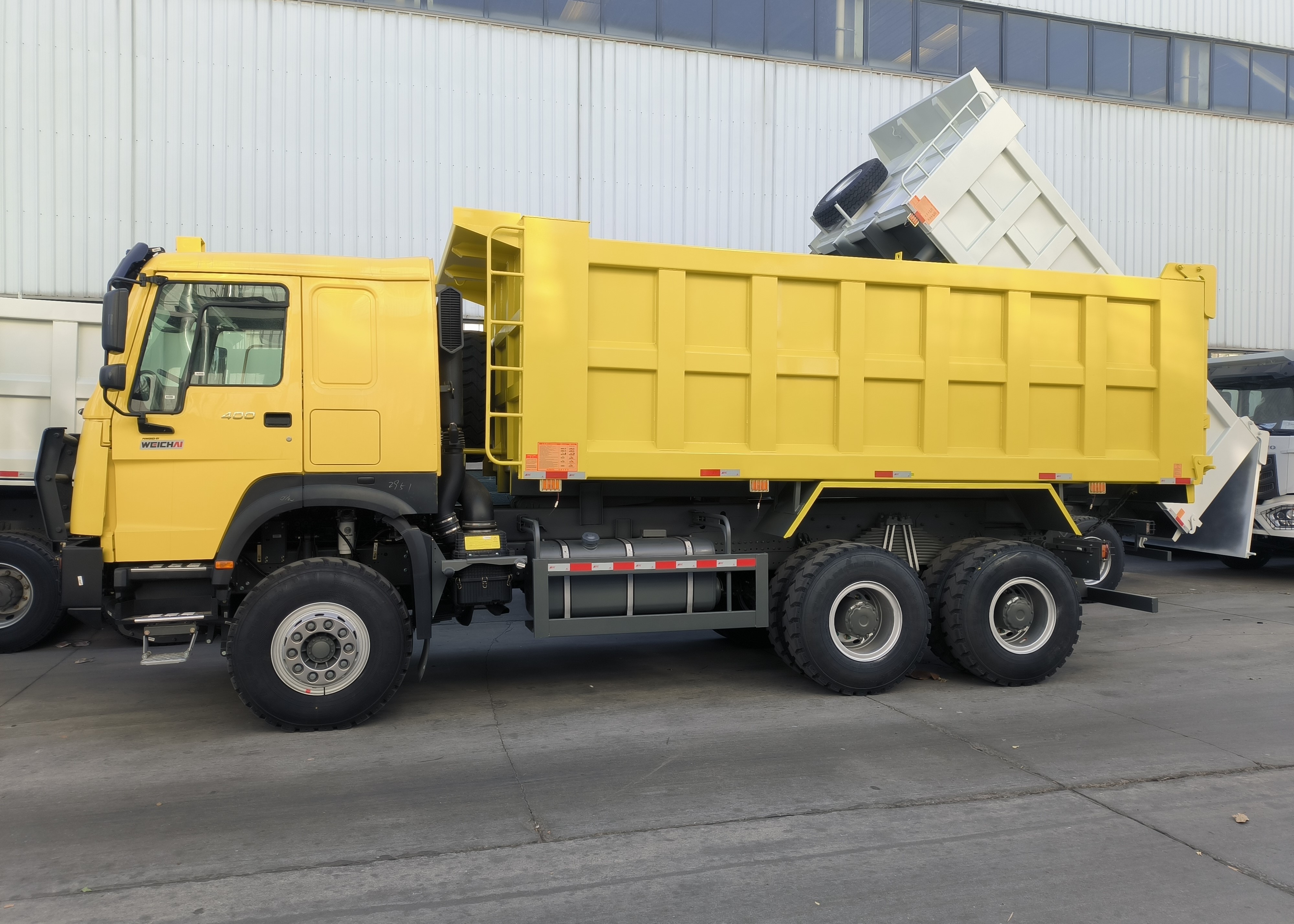 Tipper Truck Sinotruk Hohan 400hp 10 Wheels Lhd 40 Tons 20-30cbm ZZ3317N356JB1 Gray