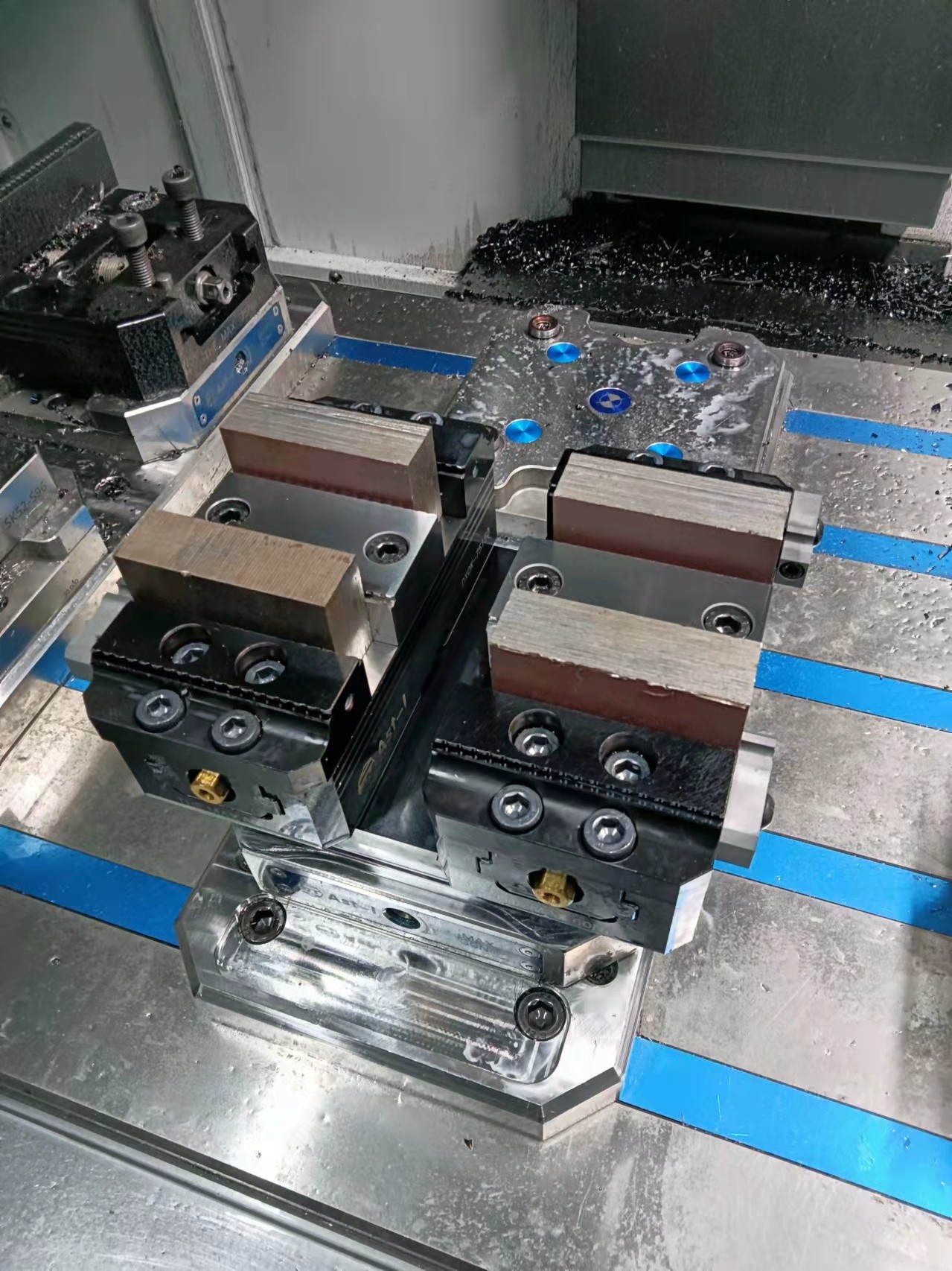 Steel 5 Axis Vise 75mm Exchangeable Vertical Mill Vise 75150D