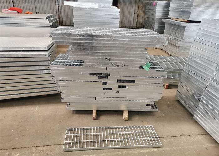 Lightweight Q235 Hot Dip Galvanized Metal Grating Low Carbon Steel A1011 Standard