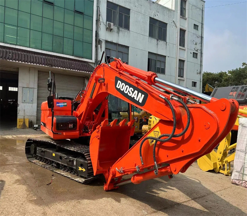 Doosan Hydraulic Digger Mining Excavator DX140LCR Used Wheeled Excavator