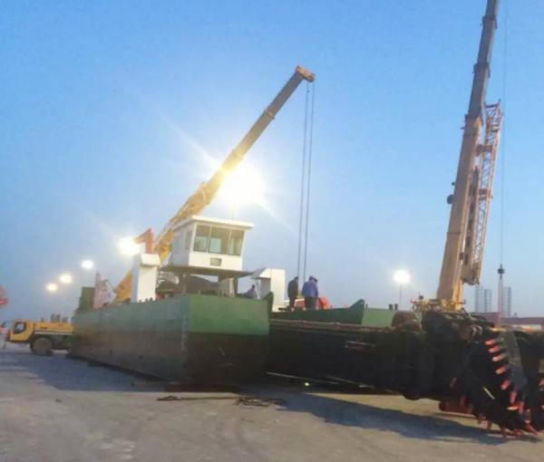 8 inch to 26 inch Hydraulic Cutter Suction Dredging Vessel with Spud Carriage