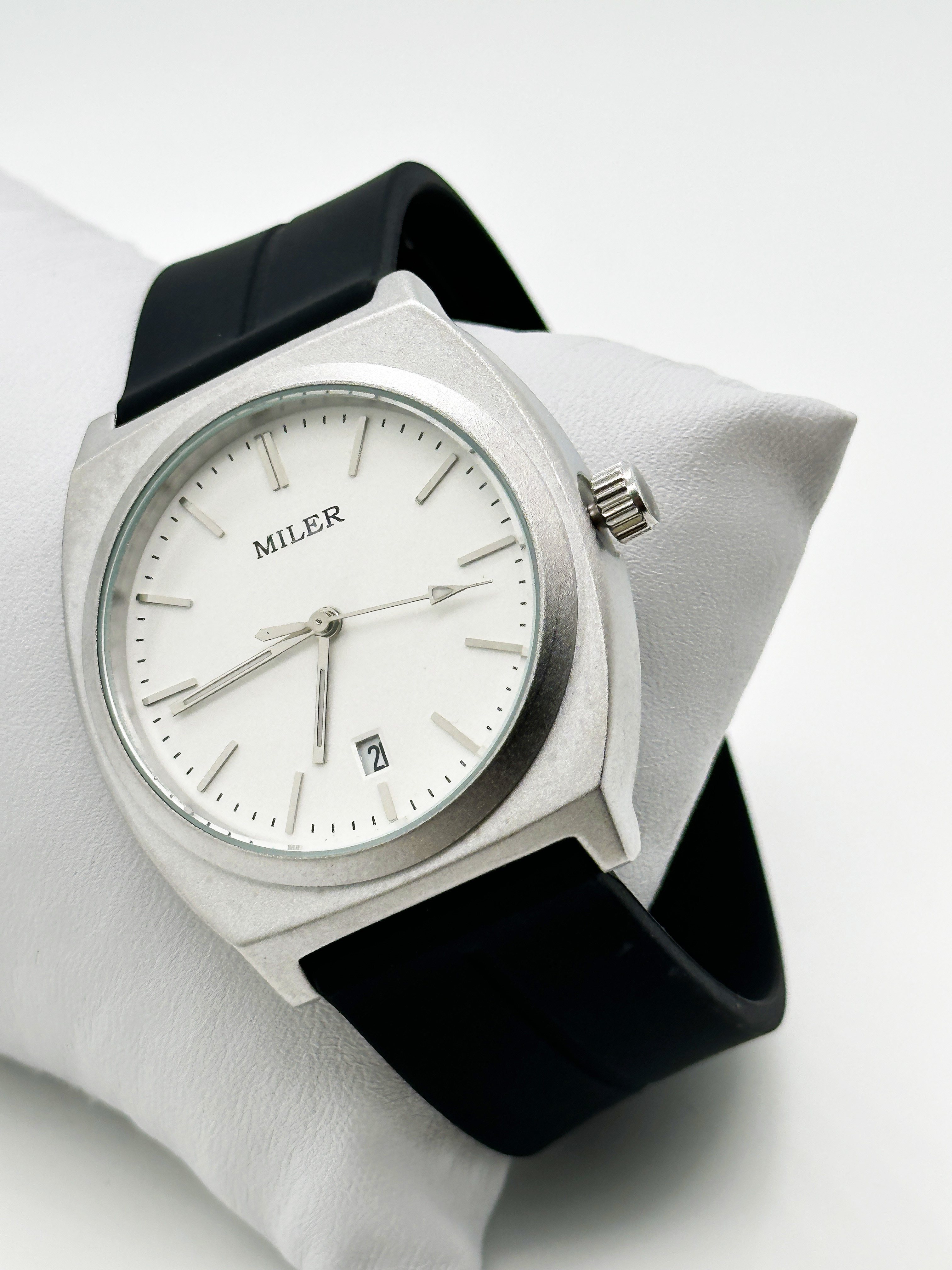 Wholesale Custom Logo Silicone Strap Watches With Buckle Clasp Water Resistant To 30 Meters