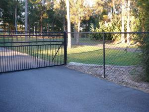 China Black Chain Link Fence Cost,Hot Dipped Galvanized Chain-Link Fence,1.5m*15m*50*50mm wholesale