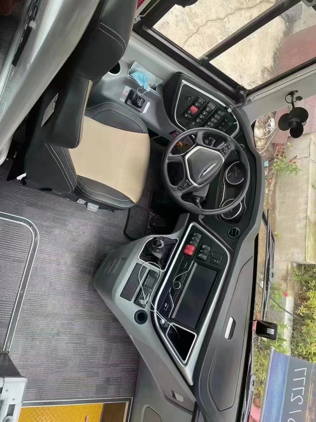 Travel Coach Bus 2020 Year 56 Seats Used Yutong Buses Zk6148 Double Axle Bus