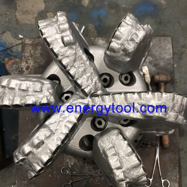 Oilfield Drilling Tool 17-1/2 Inch 6 Blades PDC Drill Bit