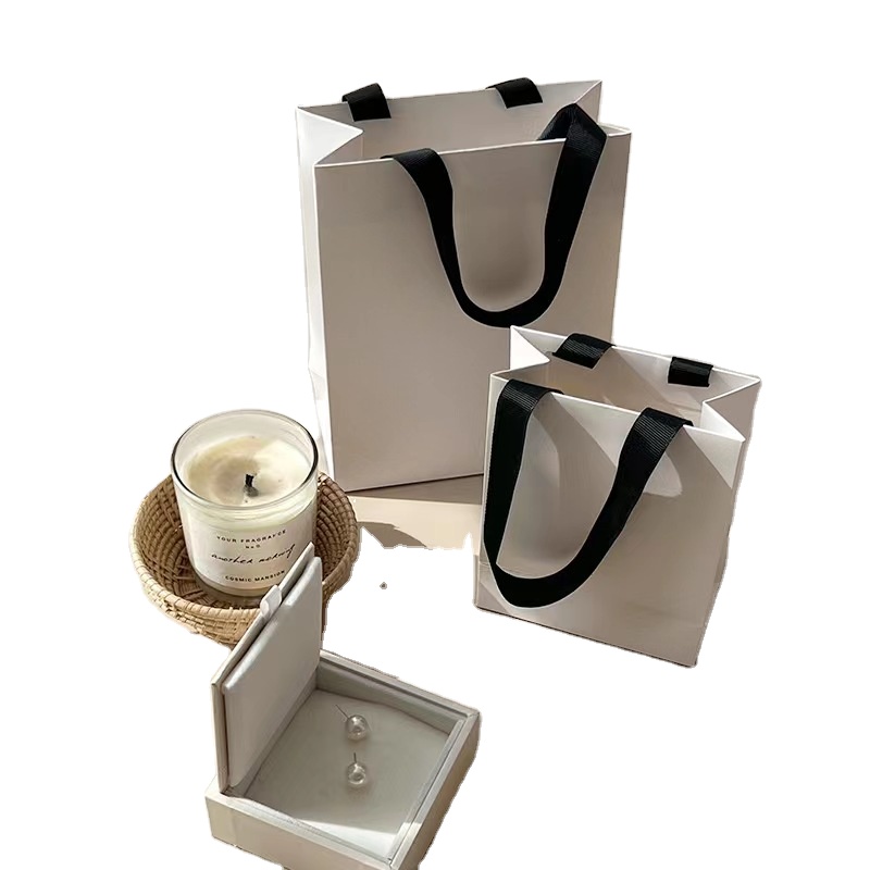 Kraft Custom Printed Paper Bags 200-300gsm For Shopping Jewelry