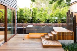 China Air conditioned Buildings 10mm 12mm Swimming Pool Glass Fence Around Pool Safe Fencing wholesale