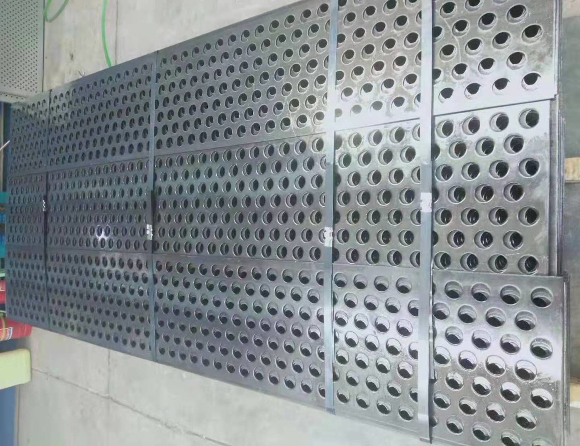 0.2mm 20mm Perforated Mesh Screen 0.5mm 200mm Punching Mesh Width 1.5m Length 5m