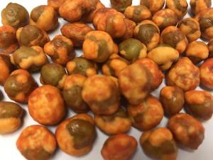 China Riracha Flavor Hot Spicy Flavor Green Peas Snack Flour Coated wholesale